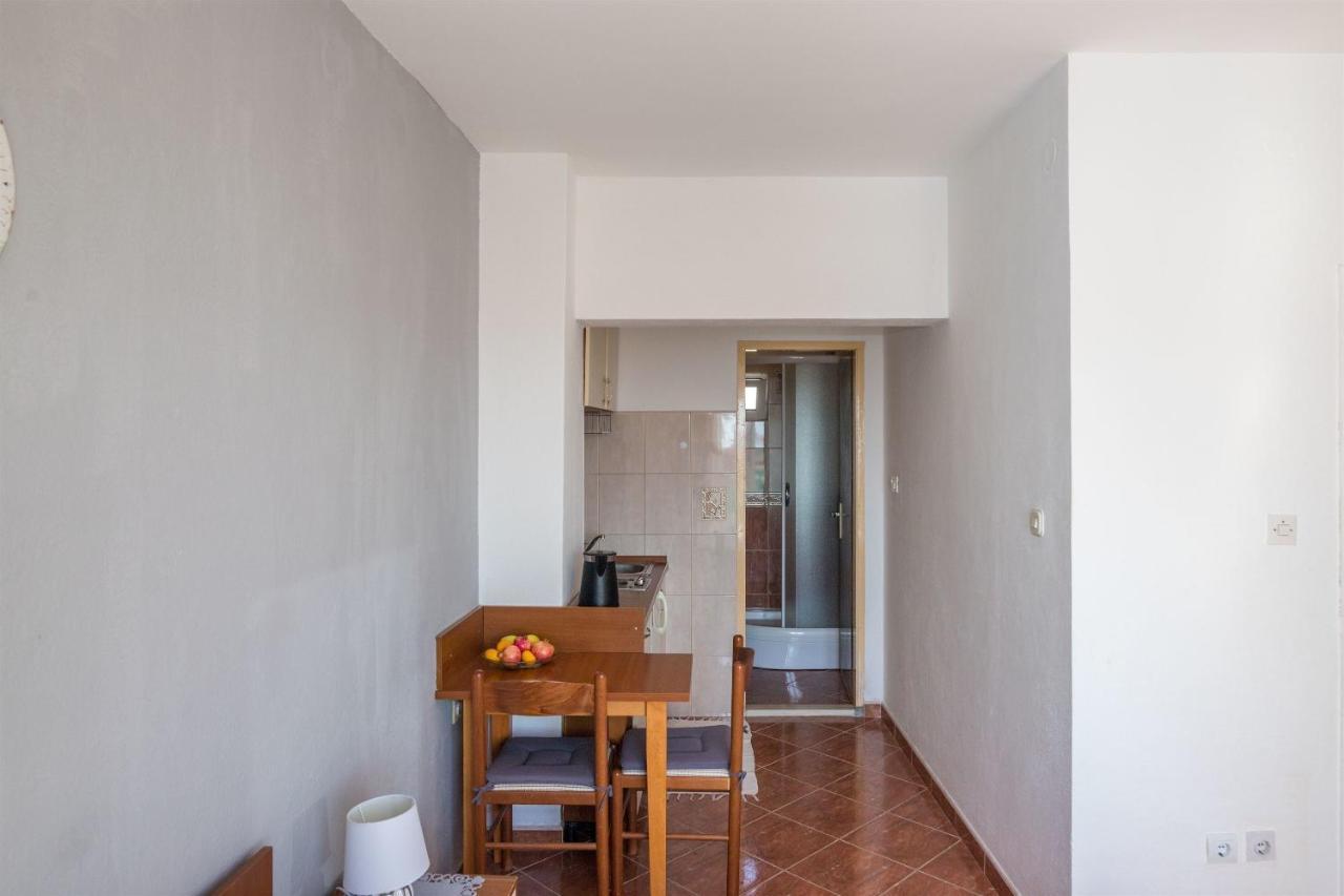 Apartments Tolj Igrane Exterior foto